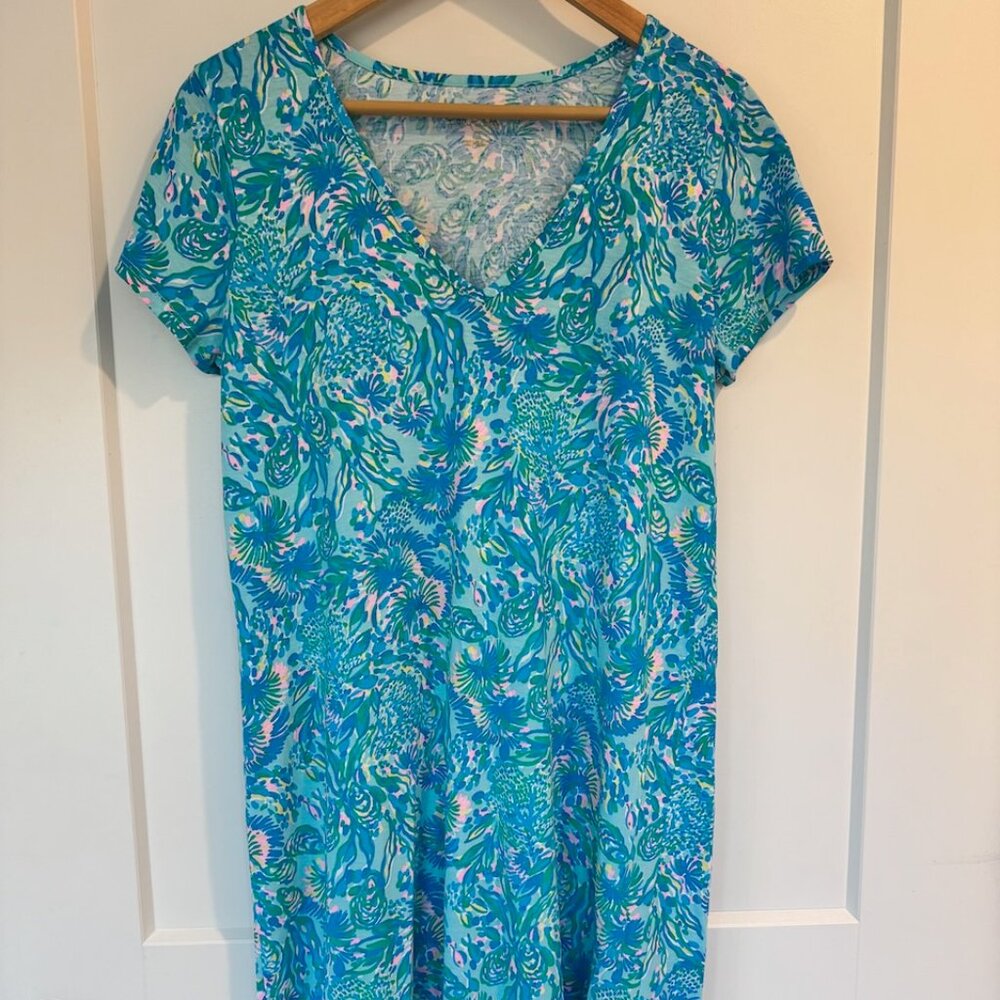 Lilly Pulitzer Etta V-Neck (Coral of the Story-Medium)